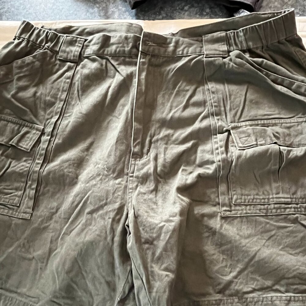 Men's Croft & Barrow green cargo shorts - size 42